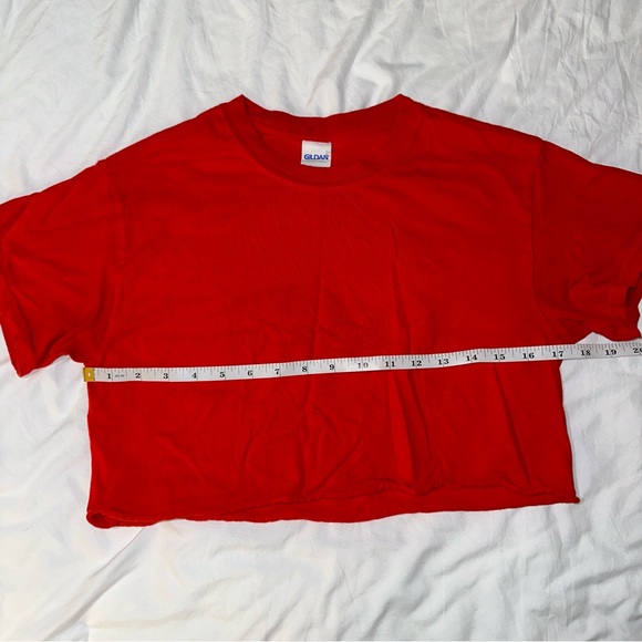 Gildan | Only The Strong Survive Logo Back Graphic Cropped Short Sleeve T Shirt - Picture 9 of 12